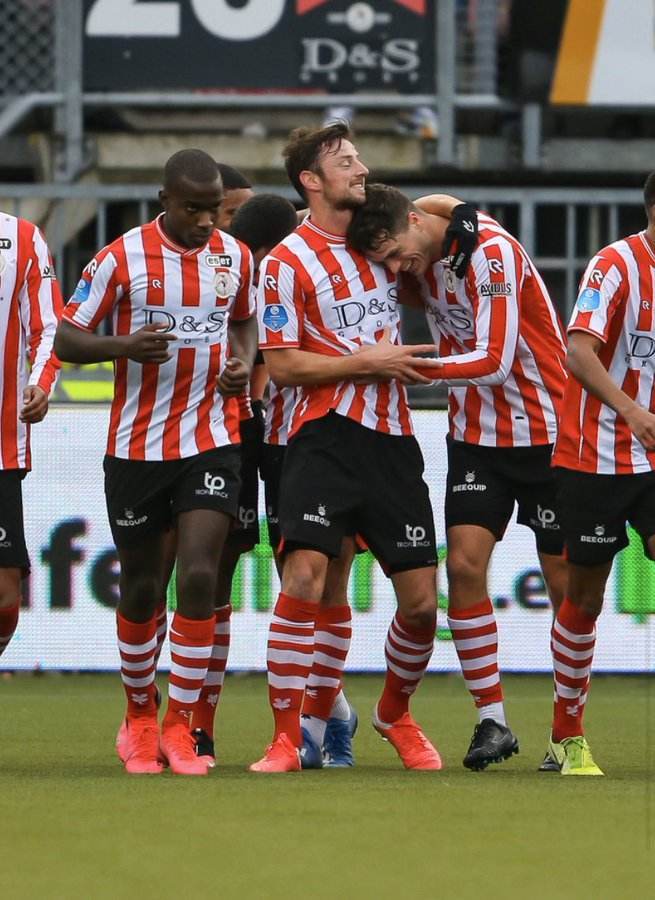 打入首球 打入首球